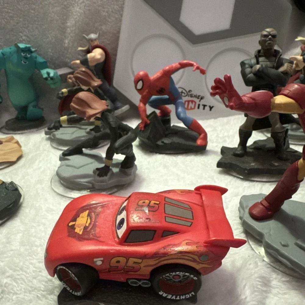 Disney Infinity Figurines Lot Of 26‎ With Portal, Star Wars, Avengers, and More.